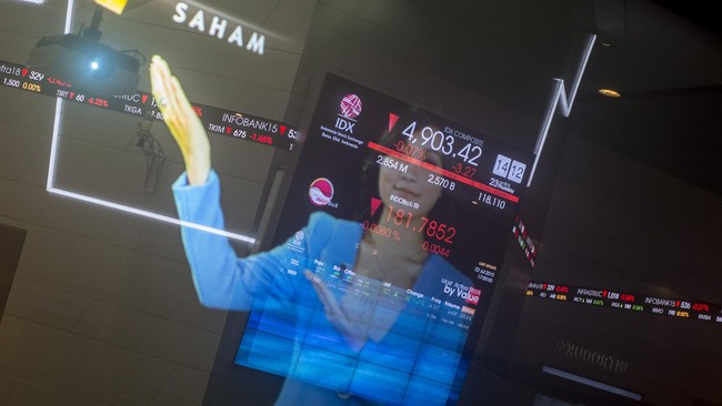 Sementara terkait rupiah, belum adanya berita positif yang dapat mengangkat rupiah membuat laju mata uang Indonesia masih dalam tren penurunan.