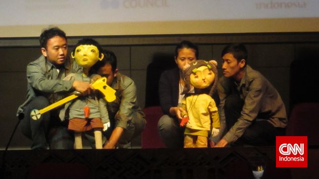 Seniman Indonesia melakukan lawatan budaya terbesar ke Eropa untuk berpartisipasi dalam UK National Tour 2015—Discover Indonesia.