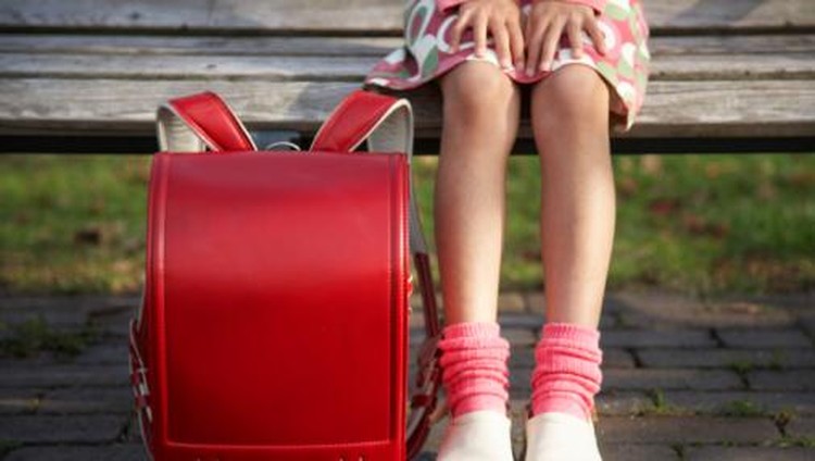 Area ini dekat dengan sekolah. Nah, untuk mengingatkan pengemudi agar berhati-hati, ada patung anak sekolah di area ini, Bun.