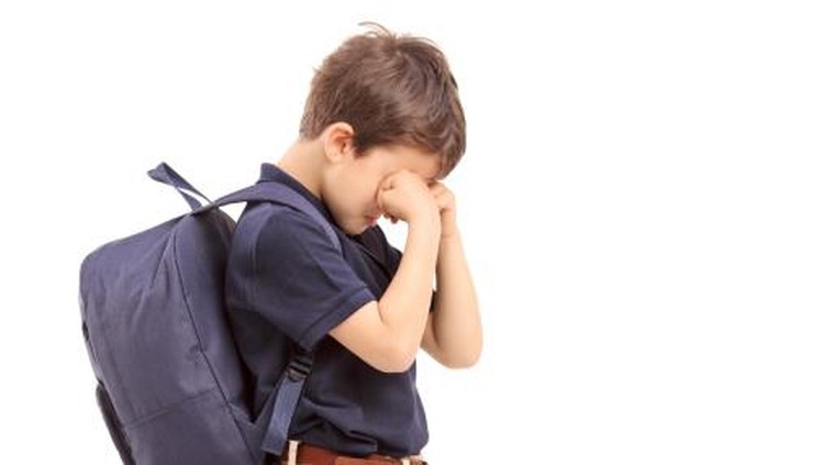 Duh! Hari makin siang, anak masih saja malas-malasan ke sekolah. Nanti kamu terlambat, Nak.