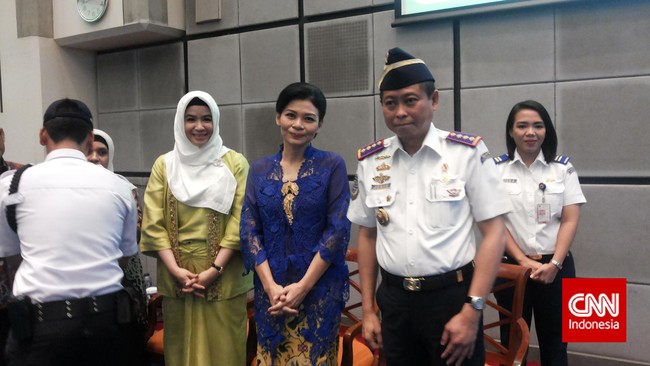 Menteri Perhubungan Ignasius Jonan meminta manajemen AP I dan AP II segera meningkatkan pelayanan kepada penumpang, maupun perusahaan maskapai.