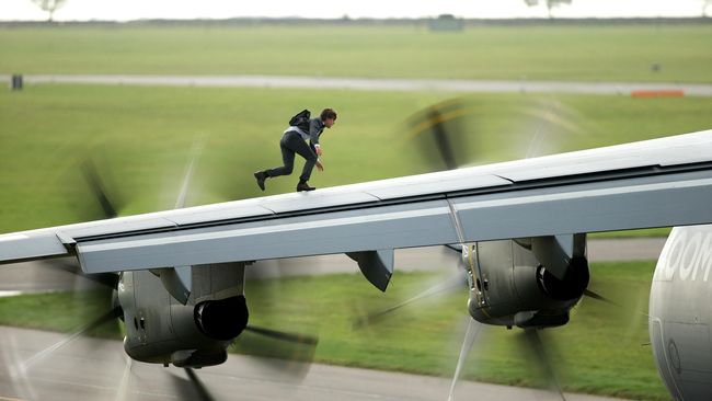 Adegan tampak sungguhan karena memang sungguh-sungguh dilakukan aktornya tanpa stunt, tidak juga memakai green screen dan CGI.