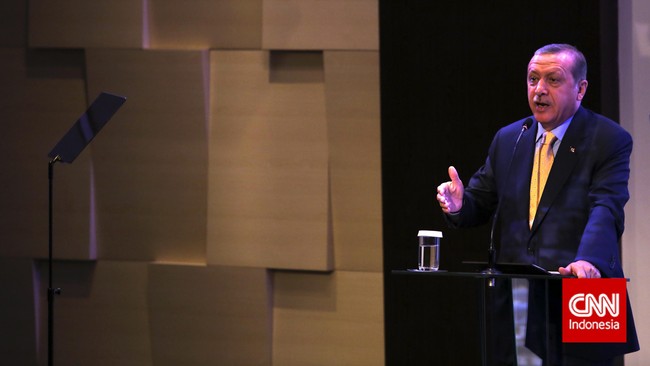 Dibandingkan negara di Eropa, Presiden Turki Tayyip Erdogan mengaku negaranya sangat berkontribusi sosial karena menerima 2 juta pengungsi dari negara konflik.