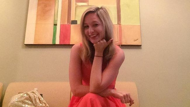 Kisah Katherine Heigl dalam film 27 Dresses ternyata benar-benar terjadi di dunia nyata. Hal ini dialami oleh Jen Glantz, seorang wanita asal New York, AS.