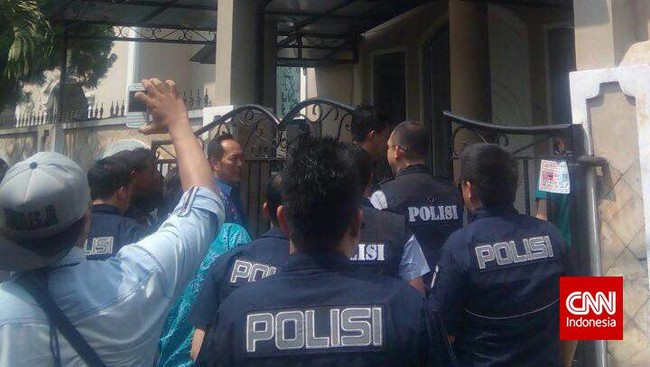Tim Polda Metro Jaya menggeledah rumah tersangka suap bongkar muat pelabuhan, Partogi Pangaribuan yang juga seorang Dirjen Perdagangan Luar Negeri