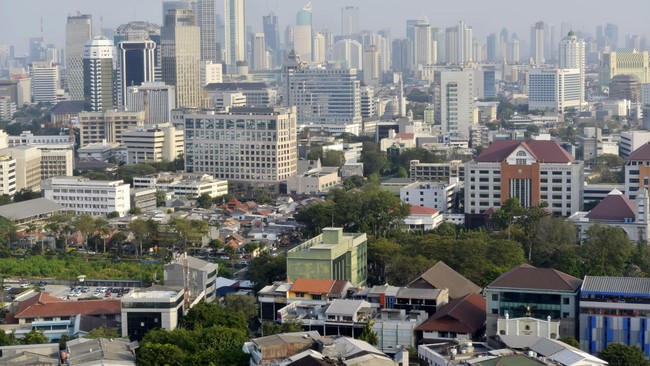 Sejak 1972 hingga 2014, perubahan penggunaan lahan di Jakarta terjadi sangat cepat. Perubahan terutama dengan menyulap lahan menjadi permukiman dan perkotaan.