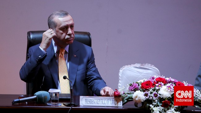 Dalam wawancara eksklusif CNN Indonesia, Presiden Turki Tayyip Erdogan mengaku bahwa selama ini pihaknya merasa sendirian menanggulangi terorisme dan pengungsi.