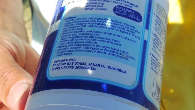 Botol deterjen cair produksi Indonesia ditemukan di lokasi dekat penemuan puing pesawat yang diyakini milik Boeing 777, jenis pesawat MH370 yang hilang.