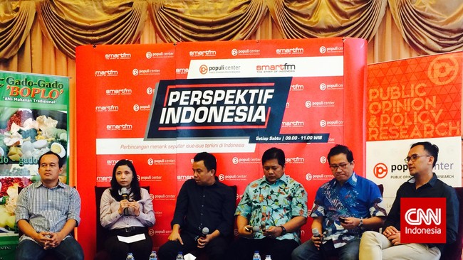 Waktu yang sempit, sementara persyaratan administrasi yang ketat membuah banyaknya calon tunggal dalam pilkada, beberapa bahkan tak punya calon sama sekali.