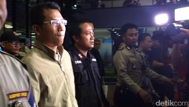 Ada belasan instansi yang turut kecipratan duit dari dugaan tindak pidana di balik proses bongkar-muat kapal, termasuk lembaga setingkat kementerian.