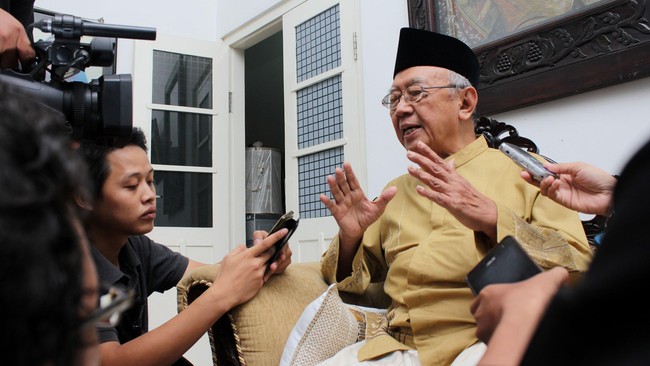 Pengasuh Pondok Pesantren Tebu Ireng Salahuddin Wahid juga menilai hasil Muktamar cacat hukum terutama soal pembentukan tim formatur Muktamar.