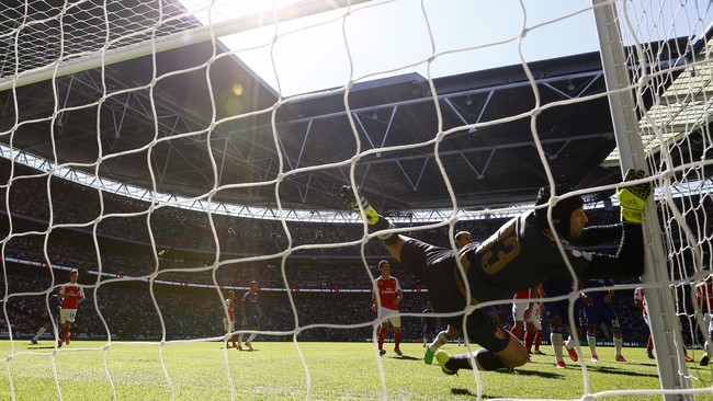 Melalui cuitan di akun Twitternya, Petr Cech mengakui kesalahannya yang menyebabkan Arsenal harus menelan kekalahan 0-2 dari West Ham United, Minggu (9/8).