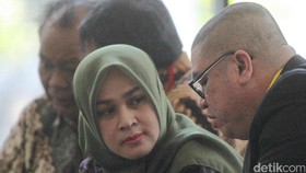 KPK Cecar Istri Gubernur Gatot Soal Suap Hakim PTUN
