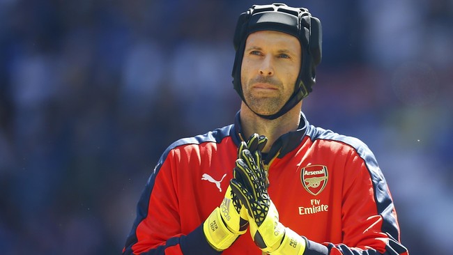 Kiper Arsenal mengungkapkan persamaan di antara Arsene Wenger dan Jose Mourinho, duo manajer yang memiliki kepribadian yang bertolak belakang.