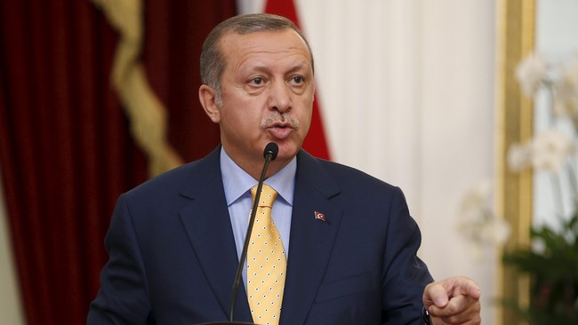 Turki menahan 18 orang termasuk petugas kepolisian senior yang dianggap mendukung ulama Fethullah Gulen yang jadi musuh Presiden Turki Tayyip Erdogan.