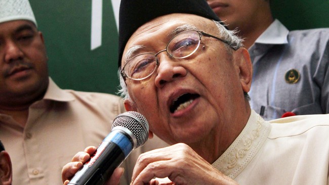 Gus Sholah disebut turut dalam diskusi ekonomi bersama Kwik Kian Gie dan Rizal Ramli di kediaman Prabowo pada Rabu (7/11) petang.