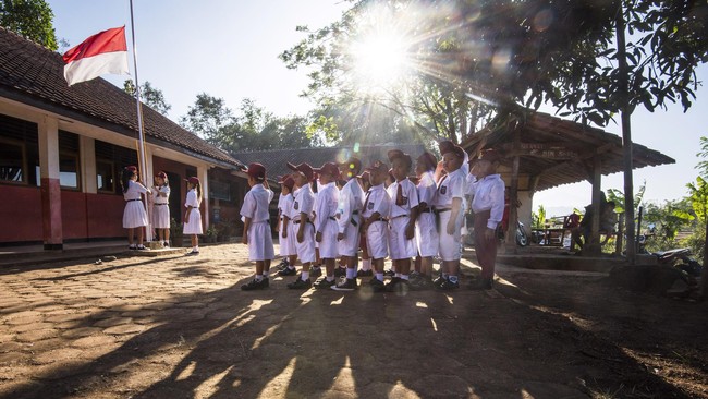 BNPT bakal mengaktifkan kembali upacara tanggal 17 tiap bulannya di sekolah dan kementerian untuk memperkuat cinta tanah air dan mencegah radikalisme.