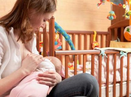 ASI Belum Lancar di Awal Melahirkan, Bayi Bakal Kelaparan Nggak Ya?