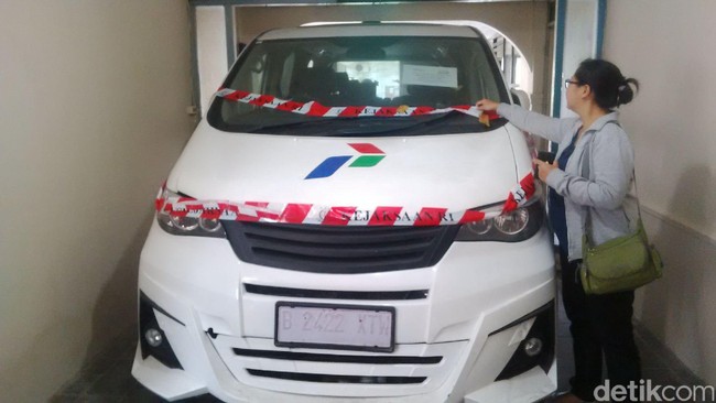 Setelah menyita mobil listrik karya Dasep Ahmadi di Universitas Gadjah Mada, hari ini Kejaksaan Agung mengamankan satu mobil listrik lainnya di Surabaya.