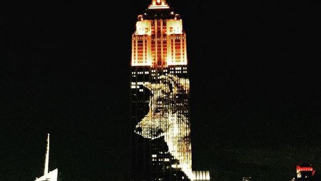 Pengelola Empire State Building di New York City menciptakan instalasi visual untuk memberikan penghargaan bagi Cecil.