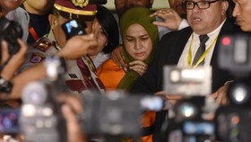 Usai Diperiksa, Pasutri Gatot-Evy Kompak Bungkam Soal Suap