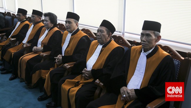 Merujuk sejumlah negara Eropa, pengelolaan profesi hakim tidak hanya dipegang satu lembaga, tapi disebar ke sejumlah lembaga.