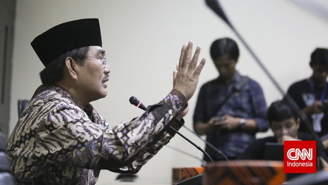 Menurut Jimly selama ini sudah banyak yang berfikir bahwa KPK sebaiknya dibubarkan, padahal KPK harus diperkuat dan dibuat sebagai lembaga tetap.