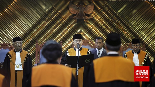 MA tidak ingin hakim PTUN terpengaruh saat memeriksa dua gugatan terhadap keputusan Mendagri yang tidak menonaktifkan Basuki Tjahaja Purnama.