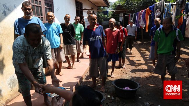 Untuk bisa pulih pasien sakit jiwa harus punya penerimaan diri yang baik dan masyarakat menerimanya tanpa stigma.