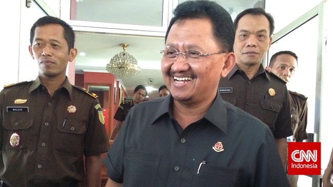 Jaksa Agung Muda Intelijen Adi Toegarisman mendatangi KPK untuk mencari tahu kebenaran atas kabar penangkapan jaksa Kejati DKI, pagi tadi.