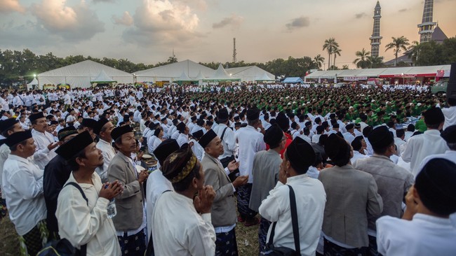 Wakil Ketua PWNU Jatim Ahmad Fahrur Rozi meminta Ketum PBNU Said Aqil legawa pelaksanaan Muktamar NU digelar 17 Desember sebagaimana perintah Rais Aam PBNU Miftachul Akhyar.