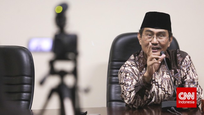 Pakar hukum tata negara yang juga calon komisioner KPK ini menilai ada cara lain untuk memberatkan hukuman pelaku tindak pidana korupsi. 