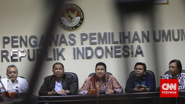 Kemungkinan tidak munculnya dua pasangan calon kepala daerah dalam perpanjangan waktu kedua pendaftaran pasangan bakal calon tak perlu dikhawatirkan.