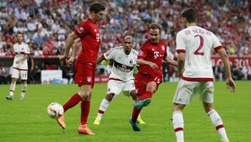 Guardiola Cekcok dengan De Jong