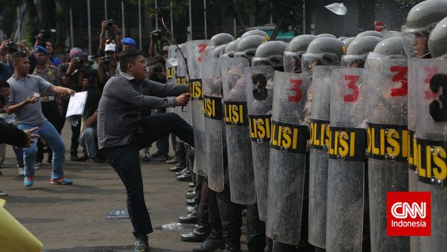 Syarat Sengketa Pilkada Tak Masuk Akal Jadi Pemicu Konflik SETARA Institute menilai potensi konflik ini dimulai saat panitera Mahkamah Konstitusi menolak laporan yang memiliki selisih suara diatas dua persen.