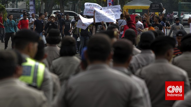 Kini, Polri menetapkan lima tahap penanganan demo dengan lima pendekatan berbeda mulai dari situasi tertib, kurang tertib, hingga rusuh berat.