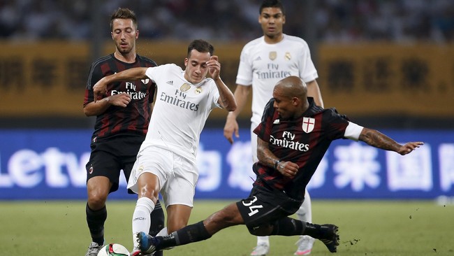 Minim kesempatan bermain di AC Milan menjadi salah satu alasan De Jong mempertimbangkan hengkang ke LA Galaxy.