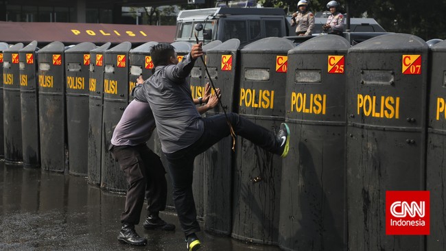 Kepala Polda Metro Inspektur Jenderal Tito Karnavian mengatakan saat ini pihaknya sedang mempelajari mekanisme penyelesaian sengketa pilkada. 