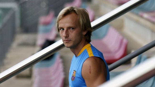 Nasib buruk Barcelona dalam menghadapi cedera belum juga berakhir. Kini mereka terancam tanpa Ivan Rakitic dalam laga melawan Real Madrid.