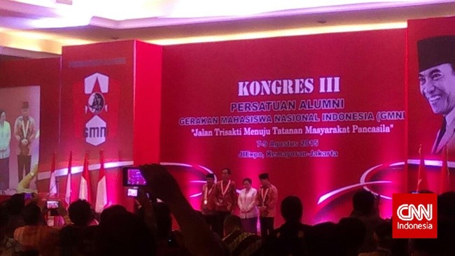 Tindakan itu sebagai balasan atas sindiran Jokowi pada Soekarwo yang memberikan sambutan sebelum dirinya.