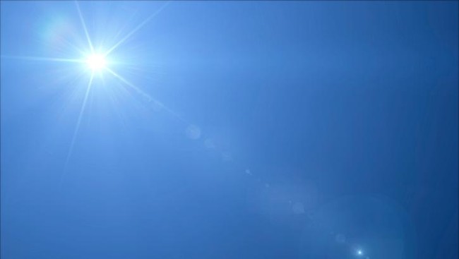 Fenomena alam unik muncul di langit Florida, Amerika Serikat, beberapa waktu lalu. Di sana terekam matahari seperti kembar. NASA memberikan penjelasan.