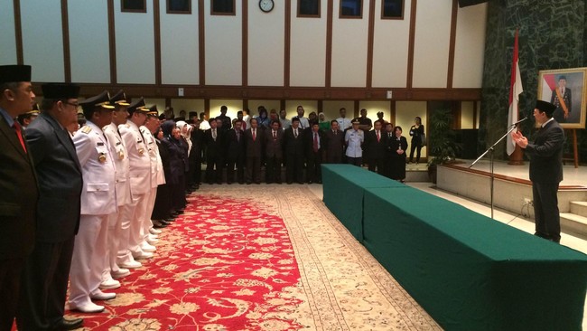 Gubernur DKI Jakarta Basuki Tjahaja Purnama (Ahok) melantik 303 pejabat pimpinan tinggi pratama, administrator, dan pengawas, hari ini.