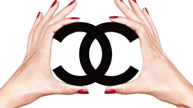 Chanel dan Ermenegildo Zegna akan mengubah sementara pabrik busananya untuk membuat masker demi solidaritas mengatasi pandemi.