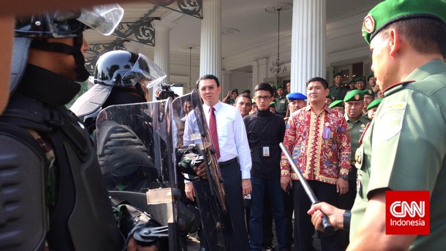 Anak buah Ahok yang ditetapkan korupsi oleh Kejaksaan Agung adalah tiga mantan Kepala Suku Dinas Pekerjaan Umum Tata Air