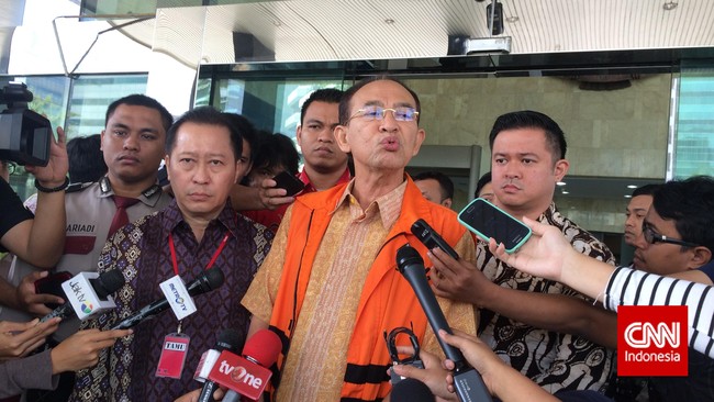 Suryadharma Ali yakin penangguhan penahanannya ditolak. Ini berbeda dengan pemimpin KPK non-aktif yang jadi tersangka dan para pemimpin lainnya pasang badan.