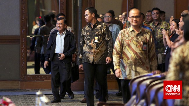 Wakil Presiden RI tersebut mengatakan meski demikian pergantian personel kepolisian sepenuhnya menjadi kewenangan Kapolri.