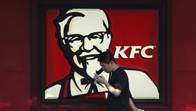 Kekurangan Pasokan Ayam, KFC di Inggris Tutup Gerai