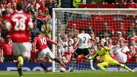 Gol Bunuh Diri Bikin ManUnited Unggul Sementara 1-0