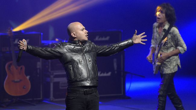 “Tujuh belas Agustus itu adalah pertama kali saya menyanyi di atas panggung,” tutur runner up Indonesian Idol ini.
