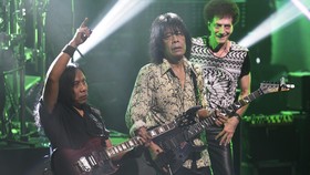 God Bless Kenang Aksi Mirip Setan & Injak Baskom Saat Pentas